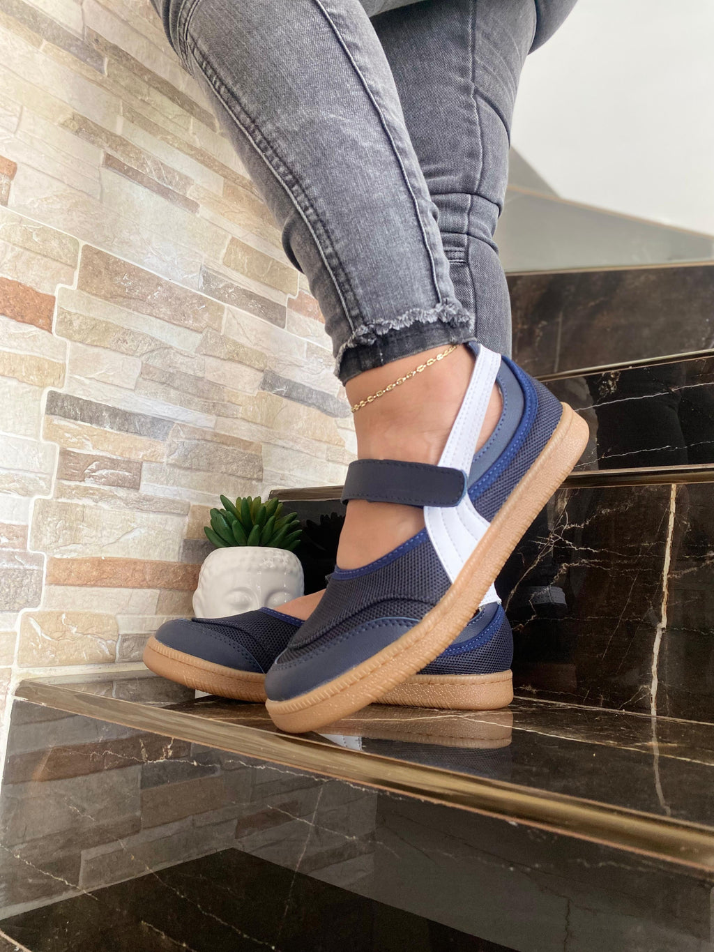 gid://shopify/MediaImage/24532734935134