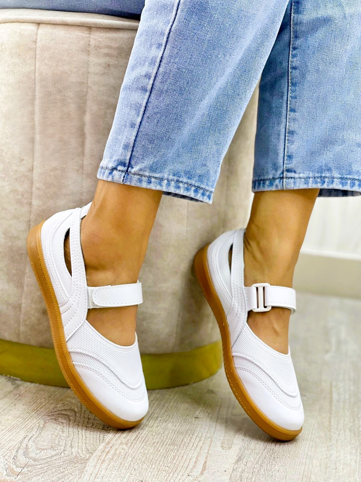 gid://shopify/MediaImage/24532735033438